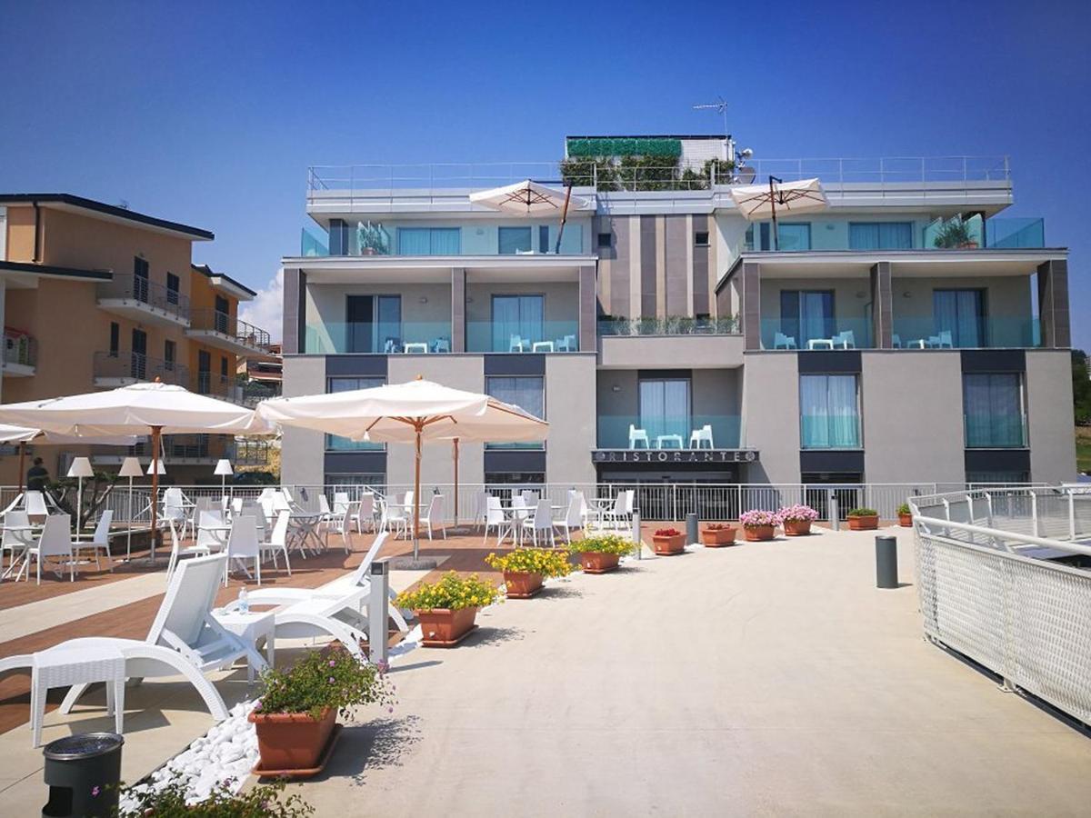 Ambruosi Village Resort & Spa Massignano Exteriér fotografie
